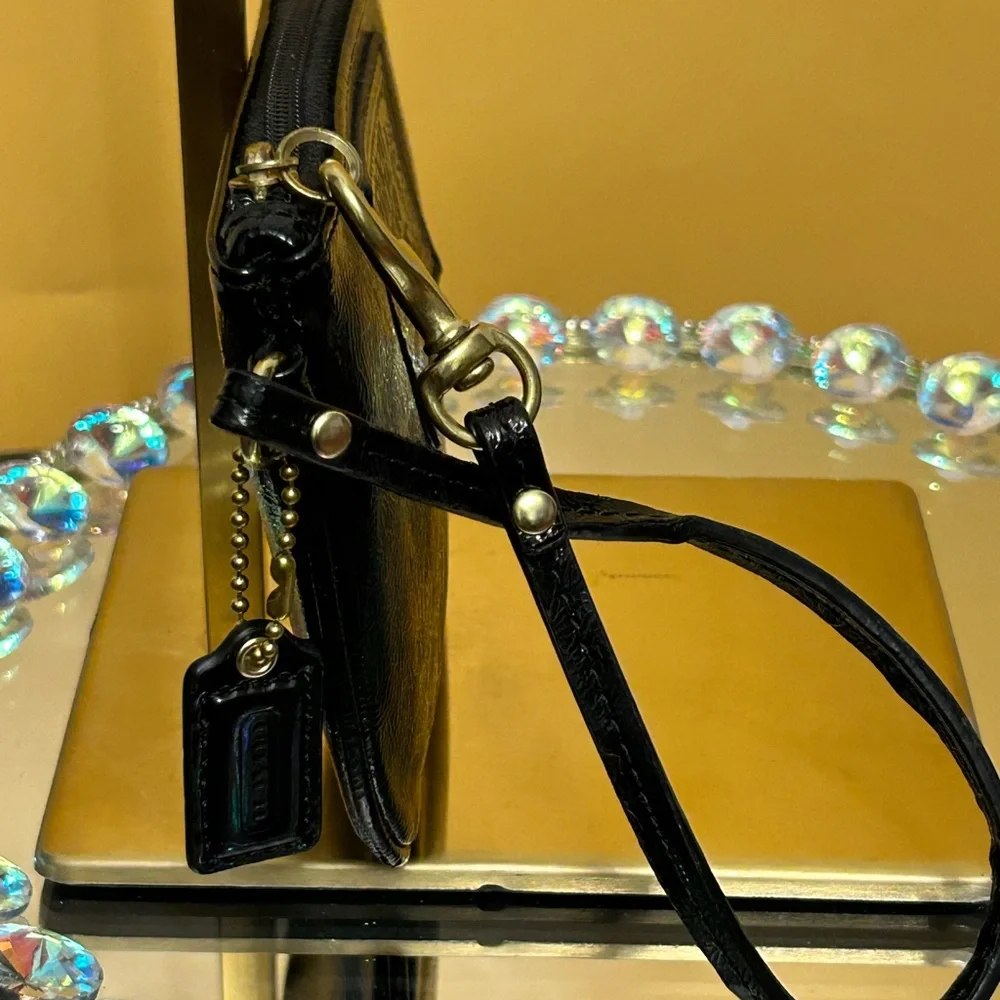 Coach Poppy Black Wristlet Approx. 6.5 x 4 - Picture 4 of 10